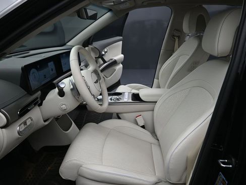 Used 2025 Genesis GV60 Advanced AWD/4WD image 18