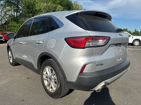 Used 2020 Ford Escape SE image 3