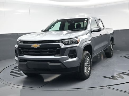 Used 2024 Chevrolet Colorado LT w/ LT Convenience Package II image 11