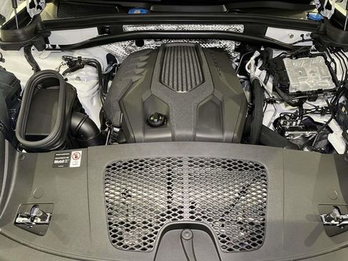 New 2026 Porsche Macan AWD/4WD image 24