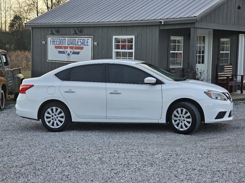 Used 2016 Nissan Sentra S image 11