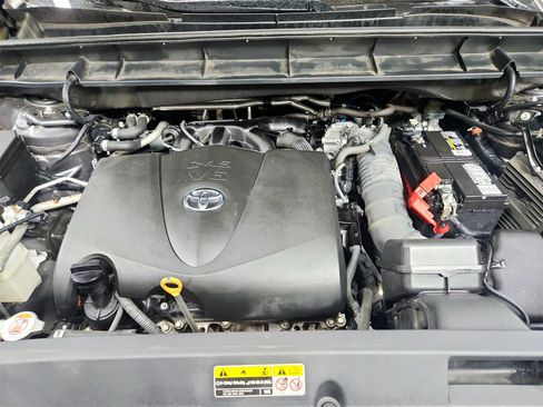 Used 2020 Toyota Highlander XLE image 17