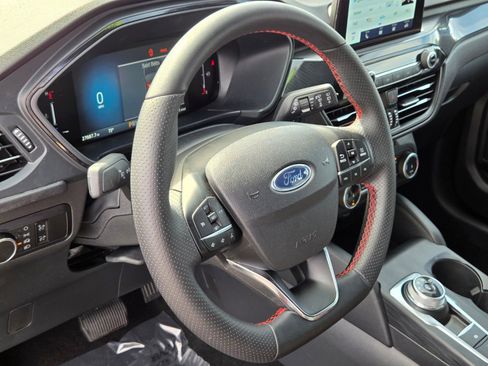 Certified 2025 Ford Escape ST-Line FWD image 18