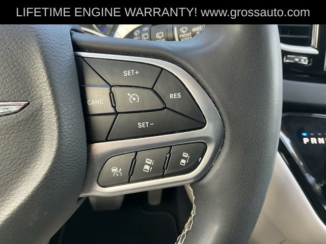 Used 2023 Chrysler Pacifica Touring-L FWD image 15