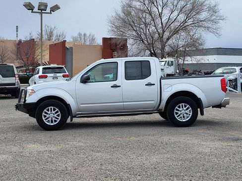 Used 2017 Nissan Frontier SV image 4
