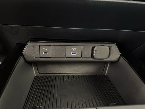 New 2027 Toyota Prius Plug-In Hybrid FWD image 3