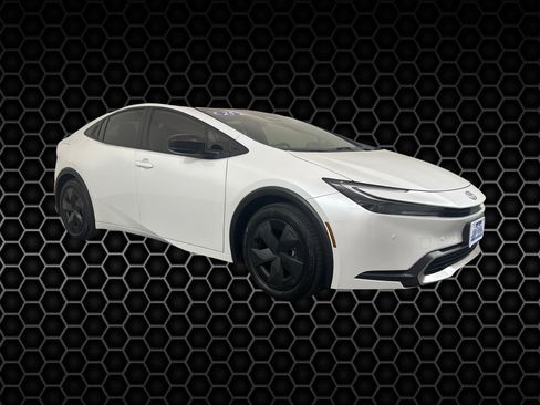 Used 2025 Toyota Prius Plug-In Hybrid image 4