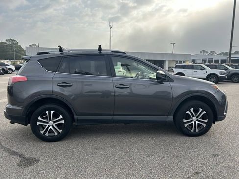 Used 2017 Toyota RAV4 LE image 8