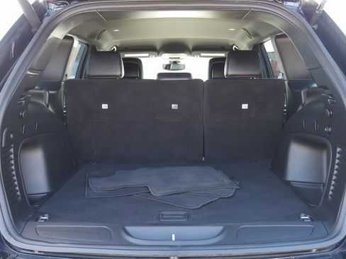 Used 2022 Jeep Grand Cherokee Laredo X image 10