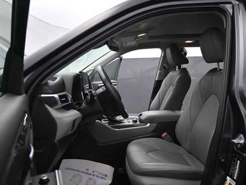 Used 2021 Toyota Highlander Platinum AWD/4WD image 5