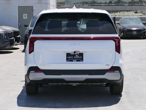 New 2026 Kia Carnival LXS FWD image 4