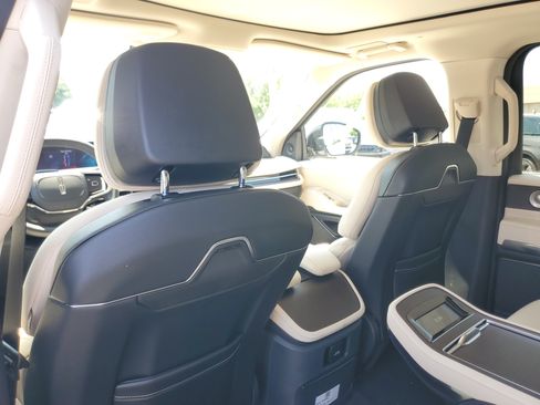 New 2027 Lincoln Navigator L Reserve AWD/4WD image 27