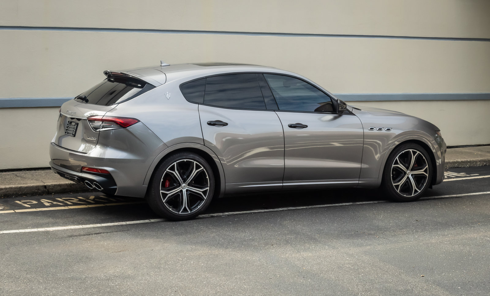 Used 2022 Maserati Levante GT AWD/4WD image 9