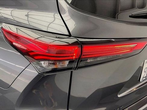 Used 2023 Toyota Highlander XLE FWD image 30