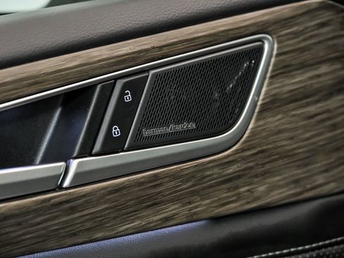 Certified 2025 Volkswagen Atlas SEL Premium R-Line image 10