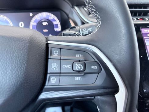 Used 2023 Jeep Grand Cherokee L Laredo image 14