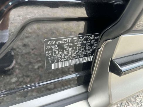 New 2025 Genesis GV60 Advanced image 17