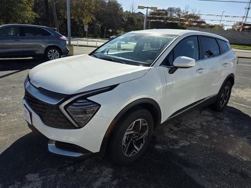 Used 2024 Kia Sportage LX image 1