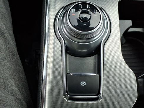 Used 2024 Ford Edge Titanium image 19