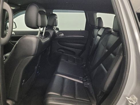Used 2018 Jeep Grand Cherokee Limited AWD/4WD image 18
