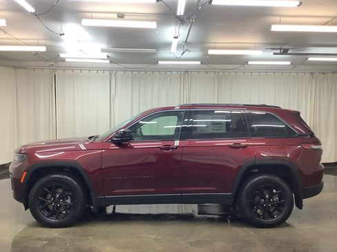 New 2026 Jeep Grand Cherokee Altitude AWD/4WD image 10