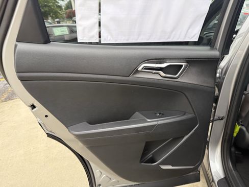 New 2025 Kia Sportage LX image 23