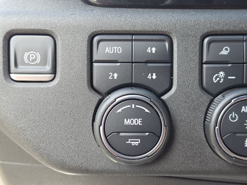 Used 2022 Chevrolet Silverado 1500 High Country AWD/4WD image 32