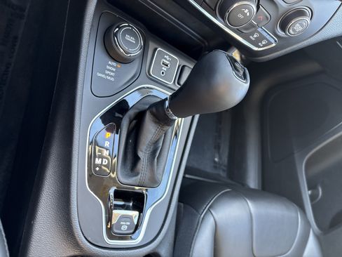 Certified 2021 Jeep Cherokee Latitude Plus image 30