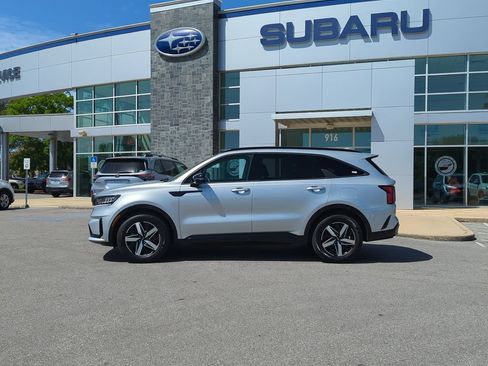 Used 2021 Kia Sorento S w/ Panoramic Sunroof Package FWD image 4