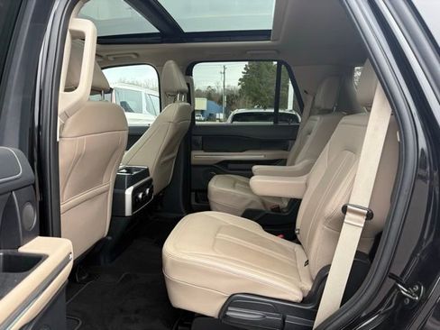 Used 2024 Ford Expedition Limited image 25