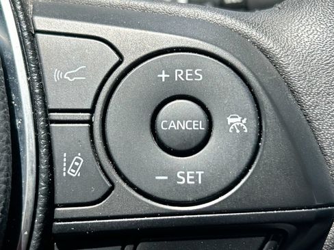 Used 2025 Toyota RAV4 XLE Premium FWD image 10