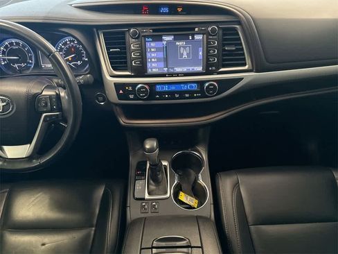 Used 2019 Toyota Highlander XLE image 30