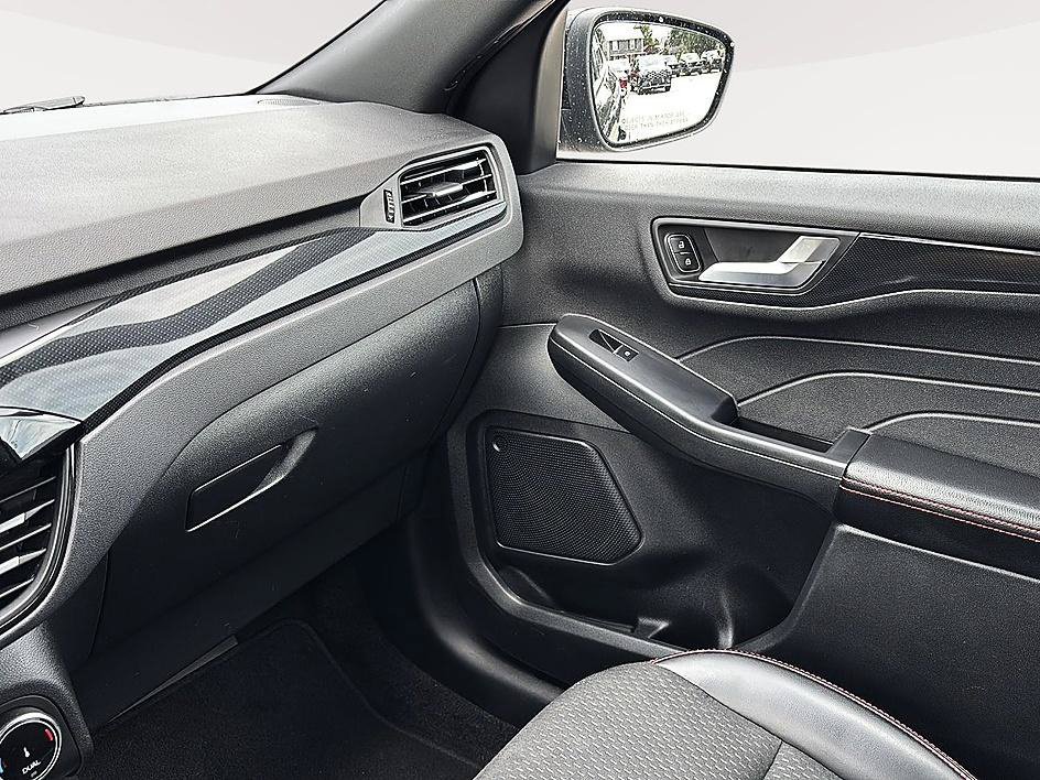 Used 2025 Ford Escape ST-Line Select AWD/4WD image 28