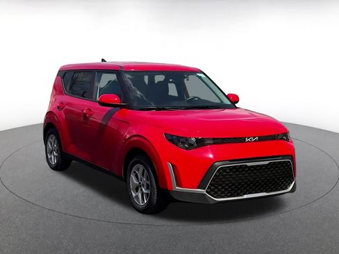 Used 2025 Kia Soul LX w/ LX Technology Package FWD image 3