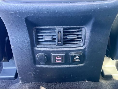 Used 2020 Nissan Titan SV w/ SV Convenience Package image 25