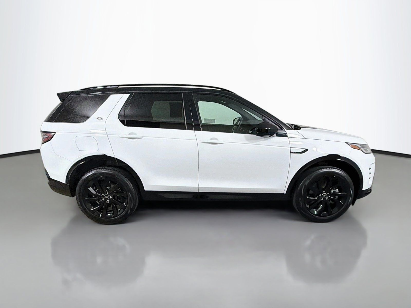 Certified 2025 Land Rover Discovery Sport Dynamic SE AWD/4WD image 6
