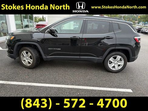 Used 2022 Jeep Compass Latitude w/ Sun and Sound Group AWD/4WD image 8