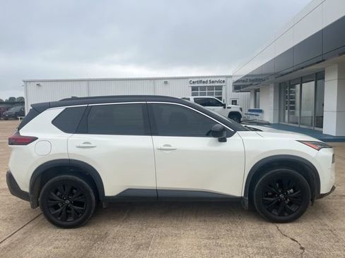 Used 2023 Nissan Rogue SV w/ SV Premium B Package AWD/4WD image 3