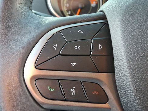 Used 2019 Jeep Cherokee Latitude w/ Cold Weather Group image 22