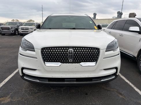 Used 2022 Lincoln Aviator Reserve w/ Elements Package Plus image 2