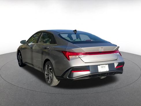 Used 2025 Hyundai Elantra SEL image 11