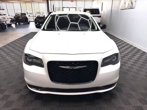 Used 2019 Chrysler 300 Touring w/ Sport Appearance Package RWD image 6
