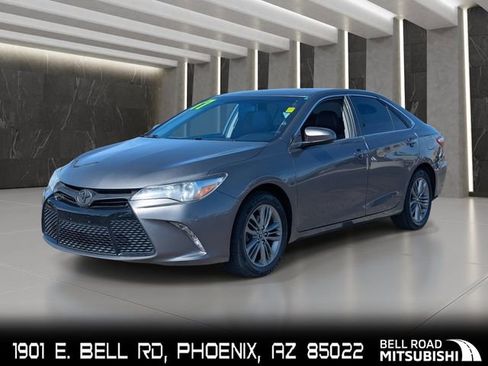 Used 2017 Toyota Camry SE image 1