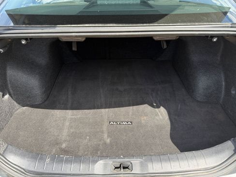 Used 2025 Nissan Altima 2.5 SV FWD image 32