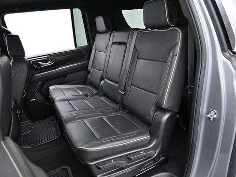 Used 2024 Chevrolet Suburban Premier AWD/4WD image 28
