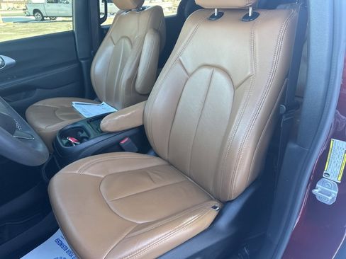 Used 2022 Chrysler Pacifica Touring-L w/ S Appearance Package image 50