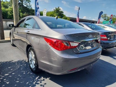 Used 2011 Hyundai Sonata GLS w/ Popular Equipment Pkg 2 FWD image 2