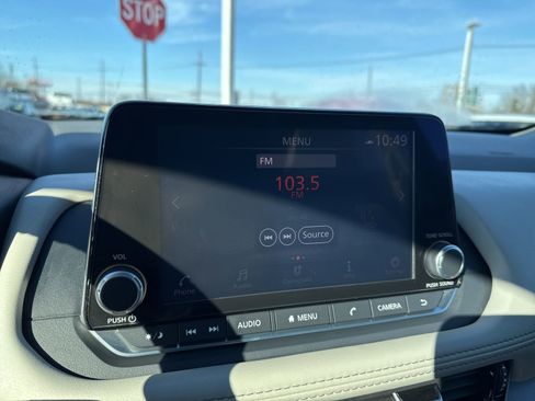 Used 2023 Nissan Rogue SV w/ SV Premium Package image 19