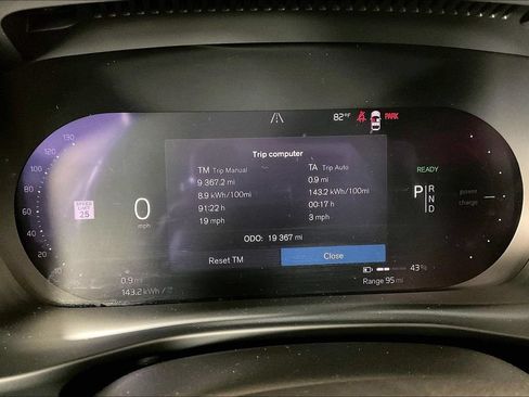 Used 2023 Volvo XC40 Recharge Plus w/ Protection Package Premier AWD/4WD image 20