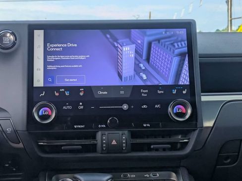 Used 2024 Lexus GX 550 w/ Accessory Package (31) AWD/4WD image 23